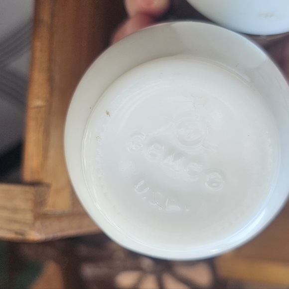 Vintage Gemco Salt and Pepper Shakers - Picture 5 of 5